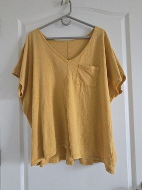Relaxed V-Neck Pocket Top in Mustard Yellow